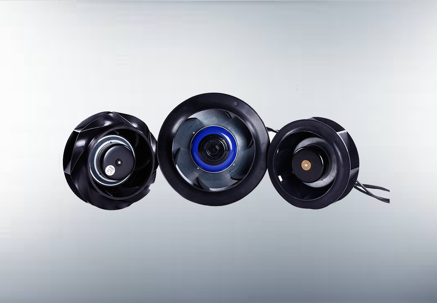 CENTRE-EXIT TRIPLE-EXHAUST TIP SYSTEM